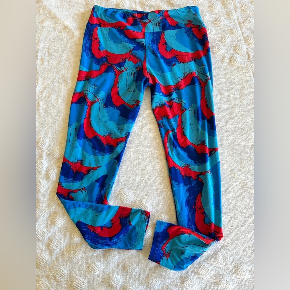 Lularoe red and blue leggings SZ L
Waist 15”
Inseam 26”